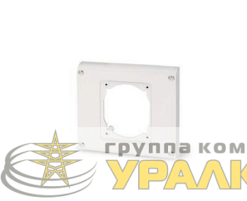 Крышка 136х125 с посадочным местом 84х106 (под розетки на 32А) DKC 